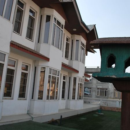Kaisar Hotel Srinagar  Exterior photo