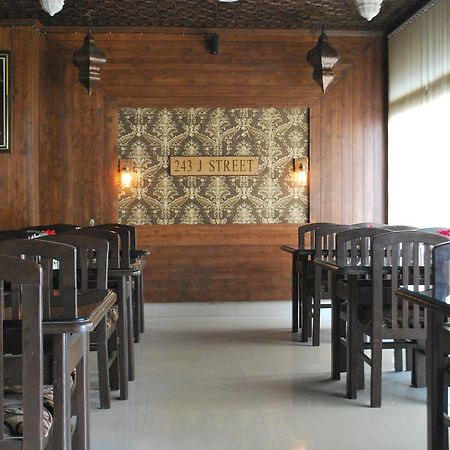 Kaisar Hotel Srinagar  Exterior photo