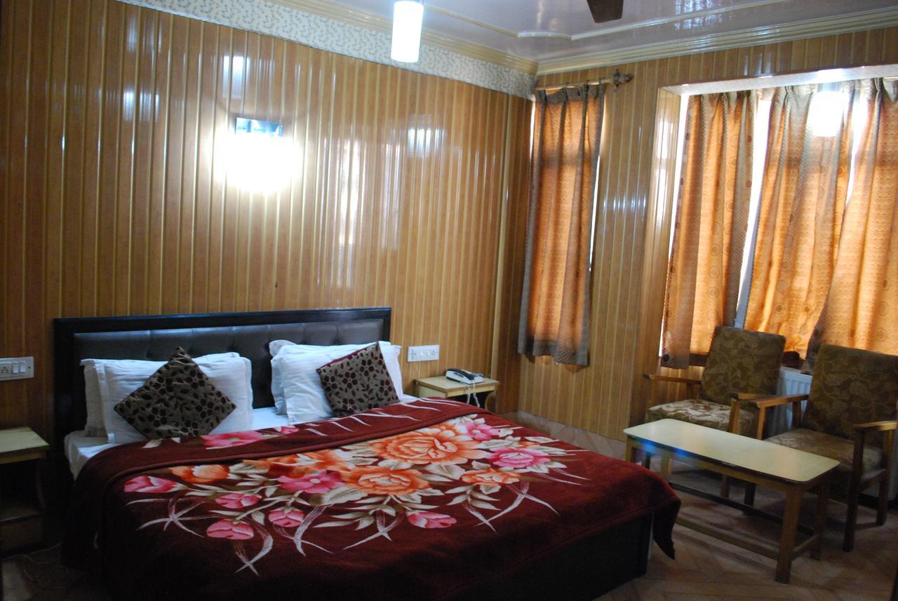 Kaisar Hotel Srinagar  Exterior photo