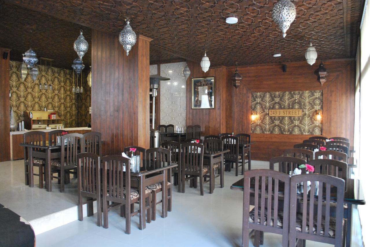 Kaisar Hotel Srinagar  Exterior photo
