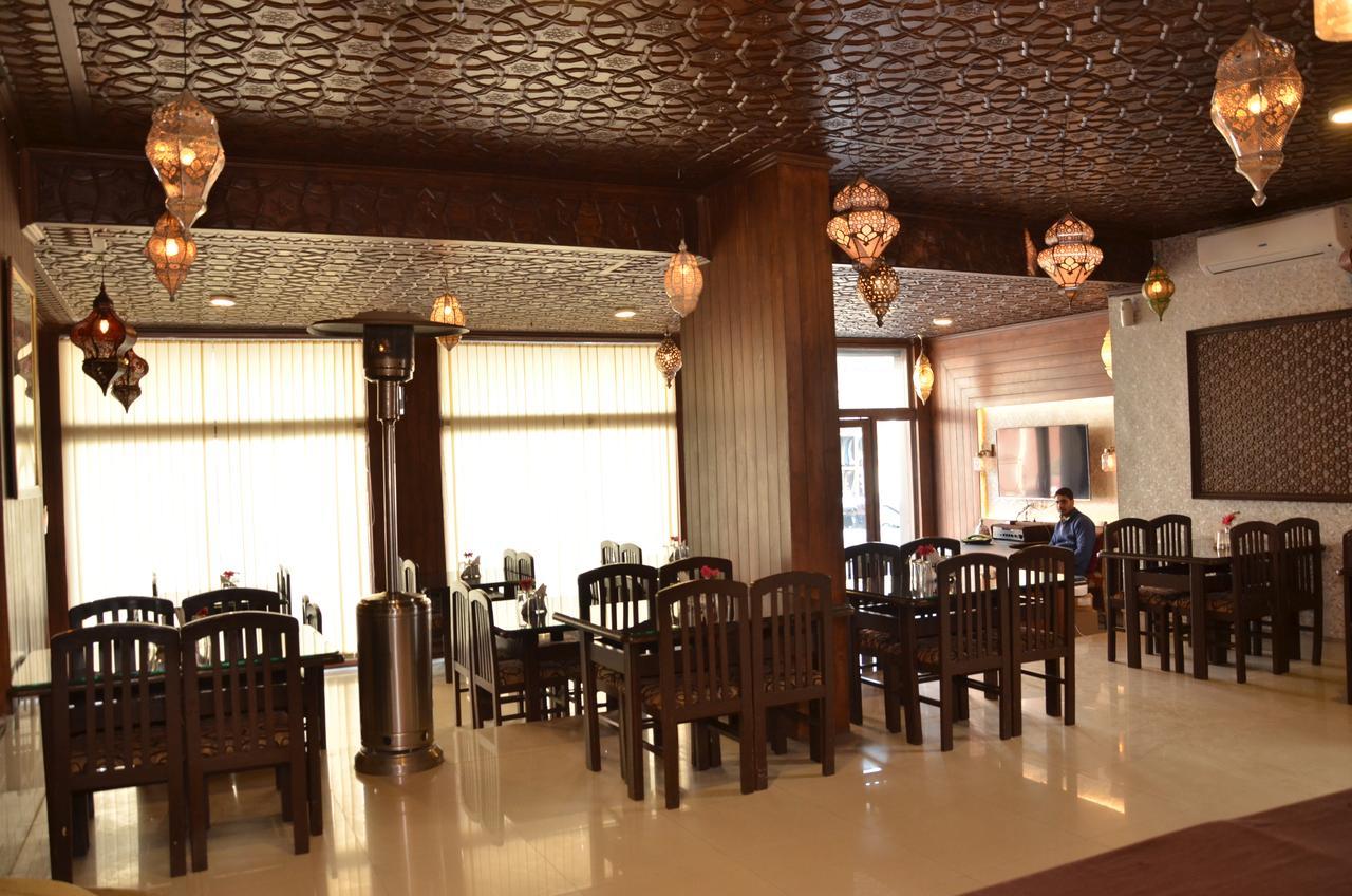 Kaisar Hotel Srinagar  Exterior photo