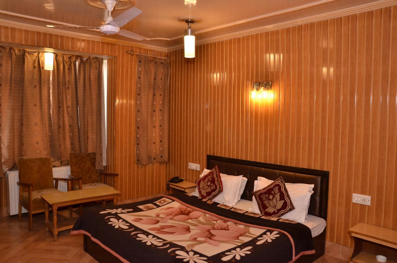 Kaisar Hotel Srinagar  Exterior photo