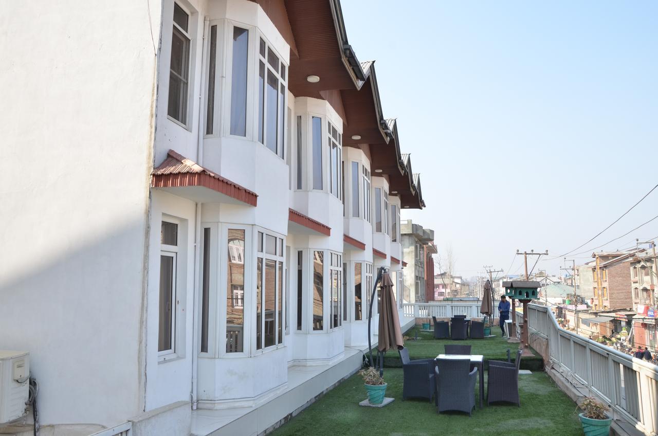 Kaisar Hotel Srinagar  Exterior photo