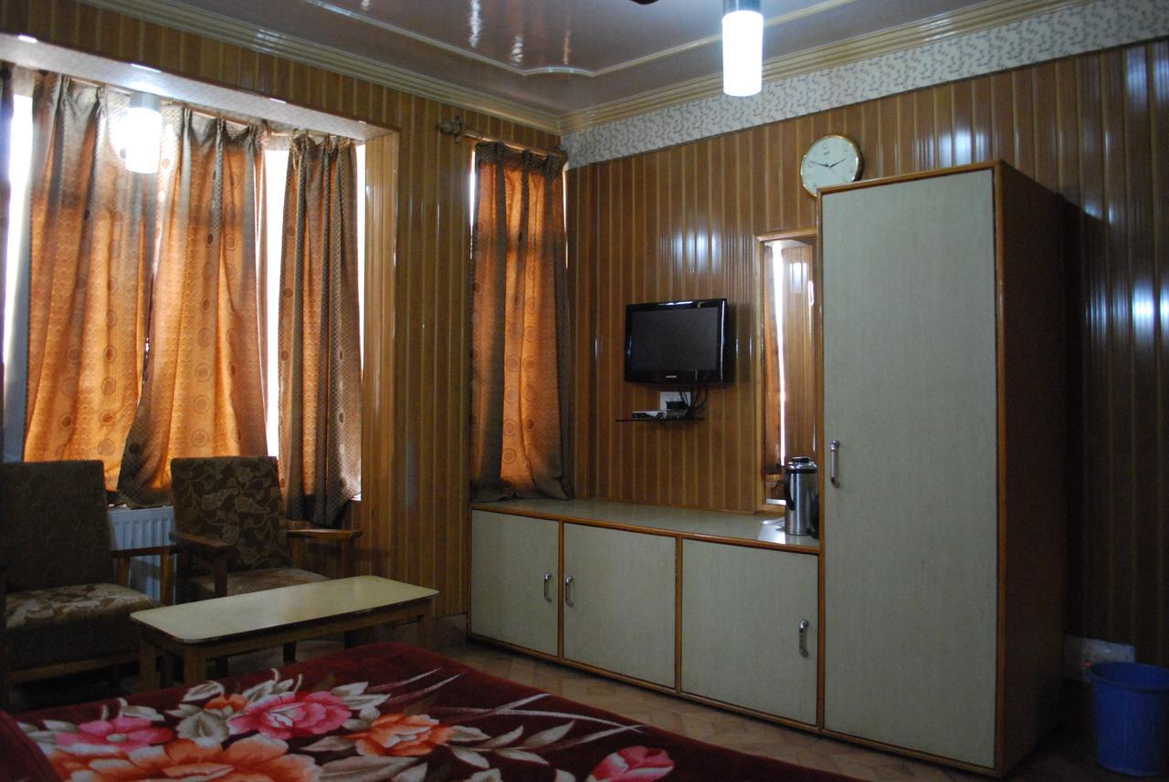 Kaisar Hotel Srinagar  Exterior photo